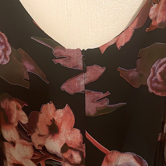 Gorgeous Floral Mini Dress w/ Cold Shoulders - Picture 6 of 7